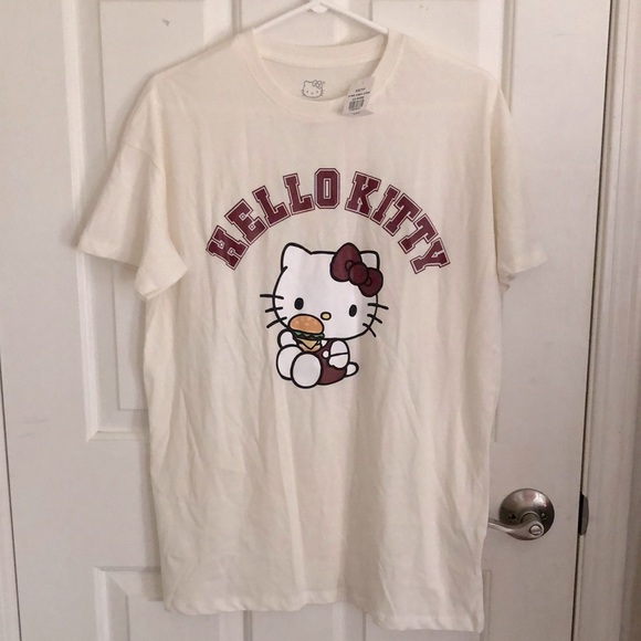 NWT Oversized Hello Kitty by Sanrio T-Shirt 😺🍔 - Picture 1 of 3